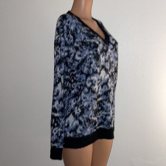 Liverpool Los Angeles Womens V-Neck Sweater in Abstract Blue NEW Large  New Tag - Picture 13 of 16